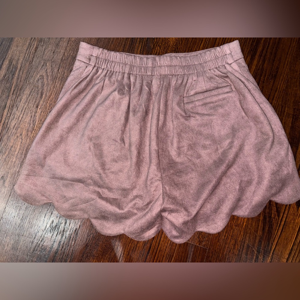 Eesome taupe suede scalloped shorts NWT - Picture 5 of 5